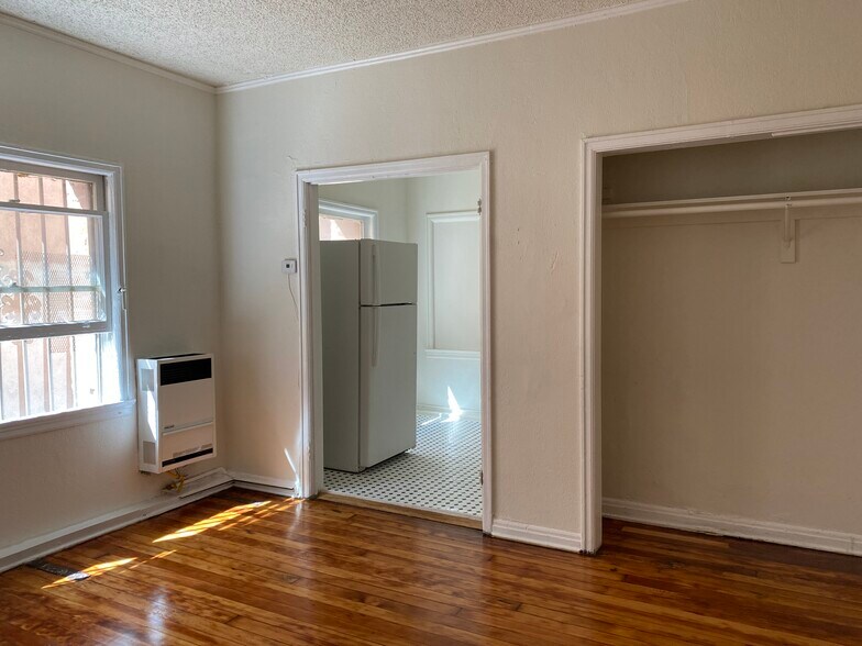 Building Photo - 545 S Hobart Blvd