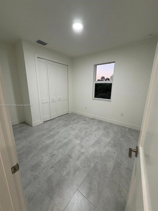 Building Photo - 727 Anaconda Ave S