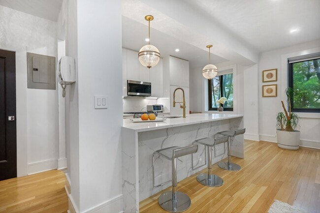 Building Photo - 47 Lafayette Pl