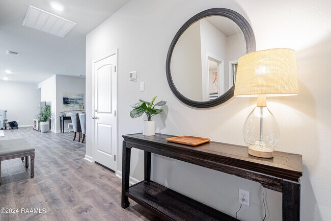 Building Photo - 407 Broussard Hl Dr