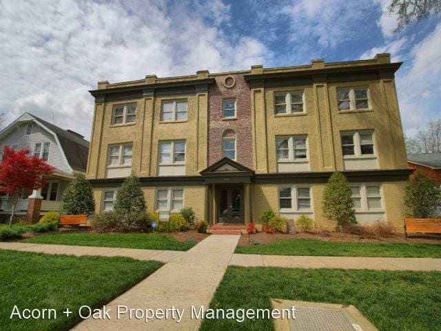 Primary Photo - 916 W Trinity Ave