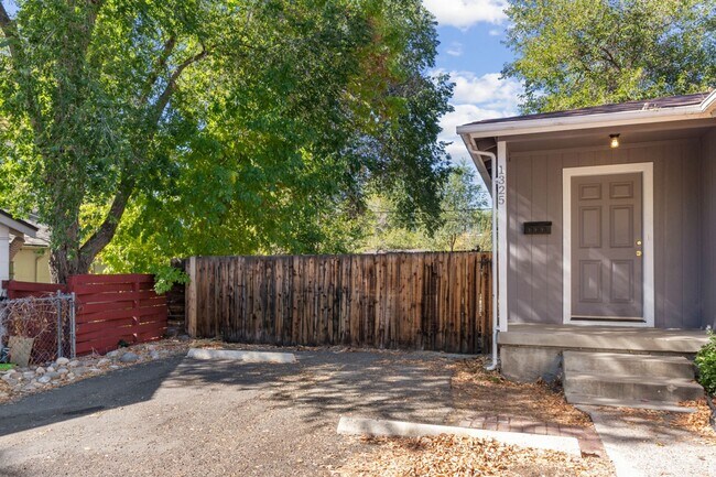 Building Photo - Duplex property in Midtown
