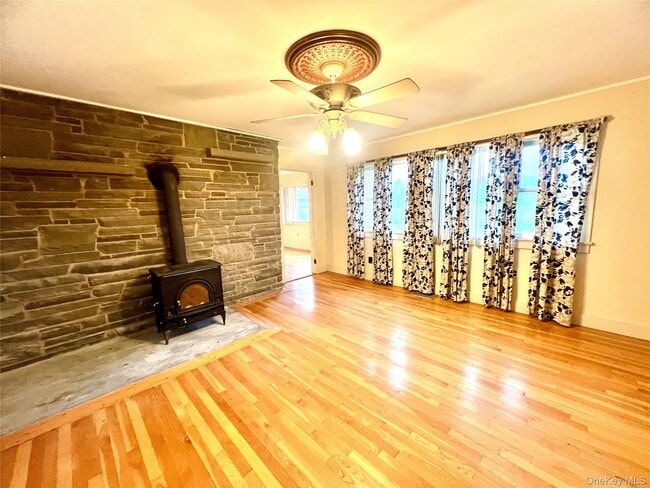 Building Photo - 57 Hubbard Rd