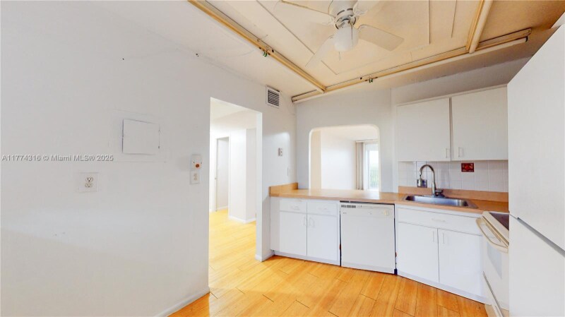 Primary Photo - 1780 NE 191st St
