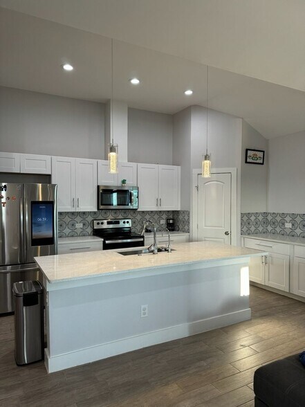 Building Photo - 127 Juanita Cir