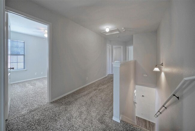 Building Photo - 140 Plum Path