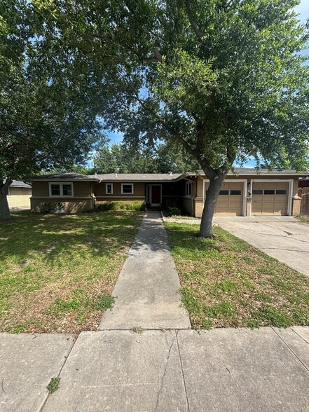 Building Photo - 625 Catalina Pl