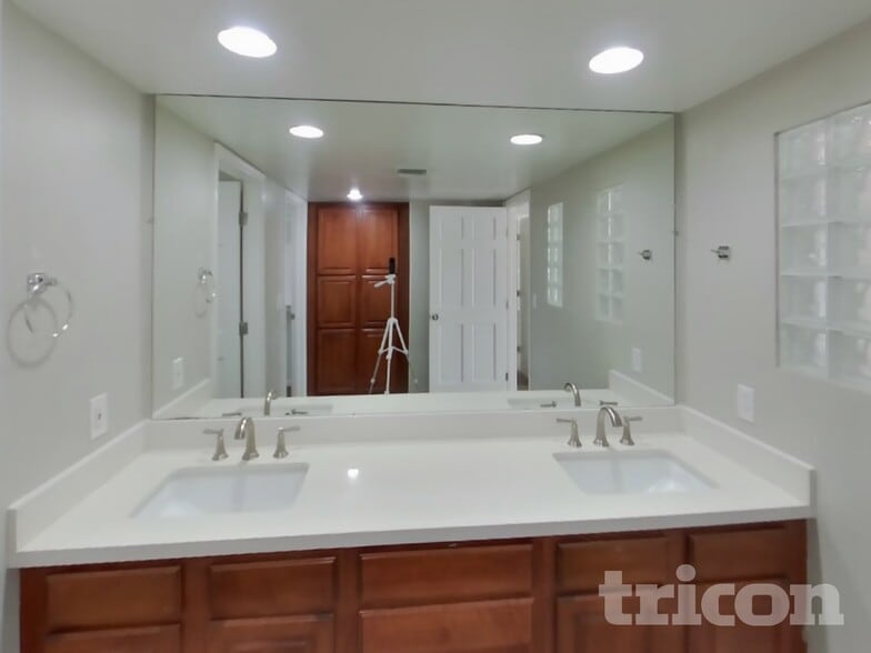 Building Photo - 4809 W Cochise Dr