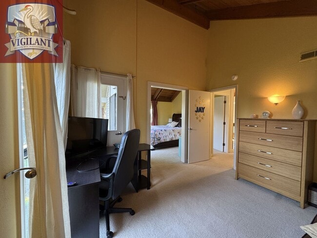 Building Photo - Amazing Furnished 4 bedroom home