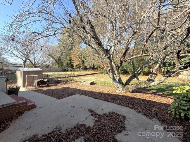 Building Photo - 1601 Starbrook Dr