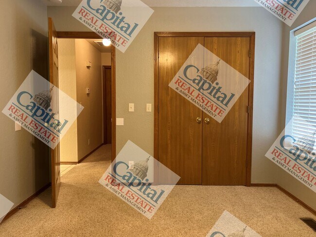 Building Photo - Beautiful 3 Bedroom W/ Move In Special