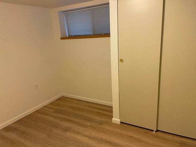 Building Photo - B065352P