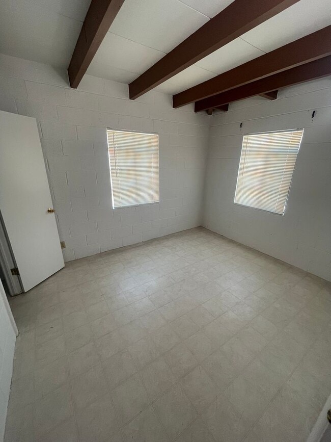 Building Photo - Cute 3-bedroom, 1-bathroom Home