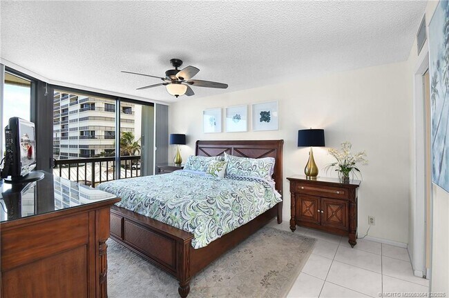 Building Photo - 9500 S Ocean Dr