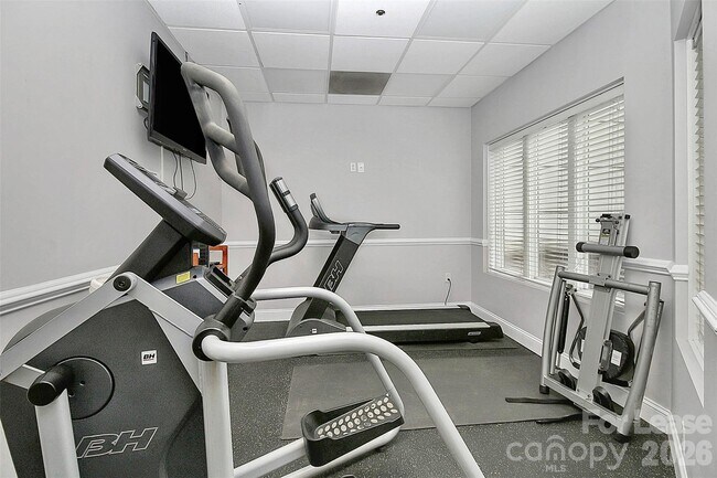 Building Photo - 401 N Church St