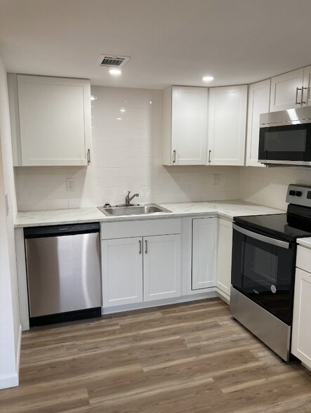 Building Photo - 1896 40th Ave