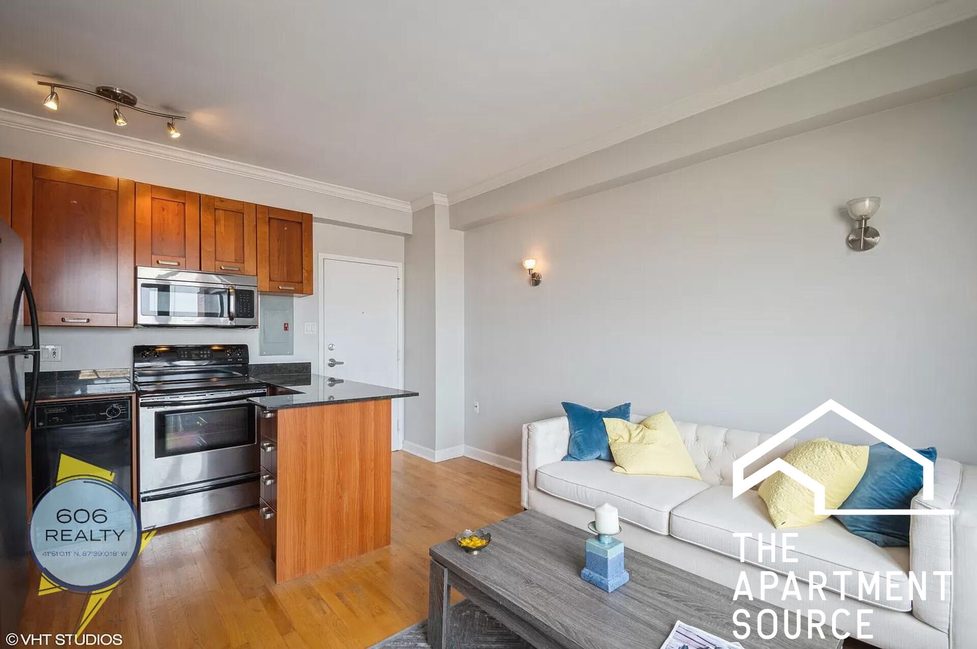 Building Photo - 734 W Bittersweet Pl