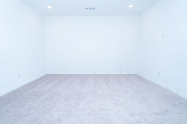 Building Photo - 9508 Espalier St