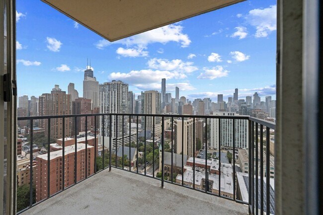 Building Photo - 1212 N LaSalle St