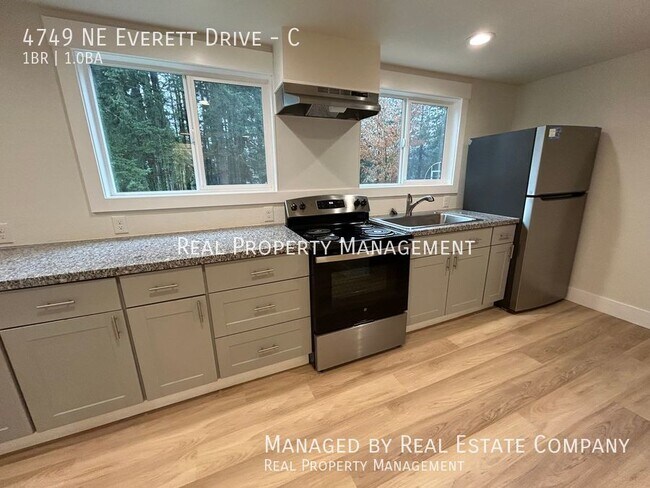 Building Photo - 4749 NE Everett Dr