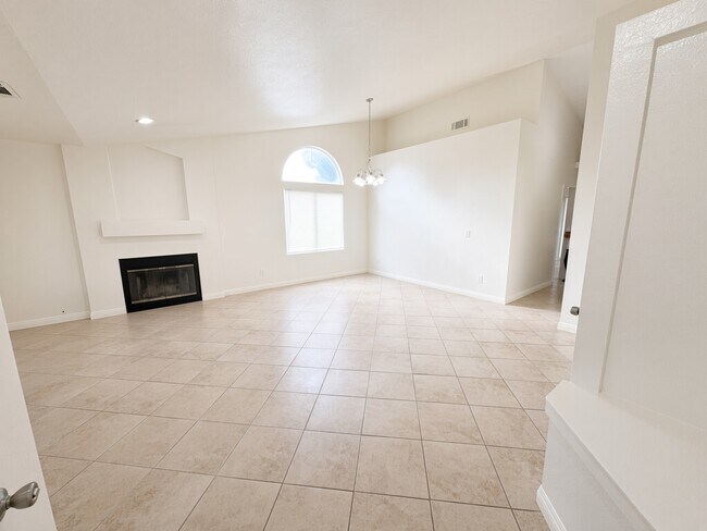 Building Photo - 13654 Opal Cir