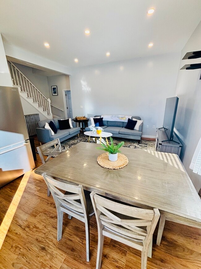 Building Photo - 28 Wabon St