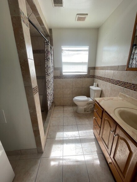 Building Photo - 830 Manchester Dr