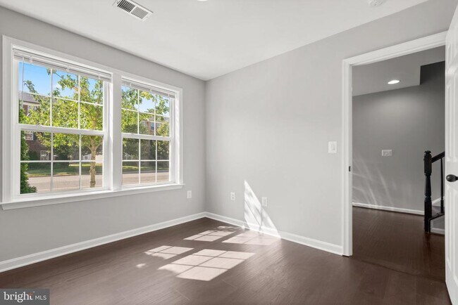 Building Photo - 25628 Pleasant Valley Rd