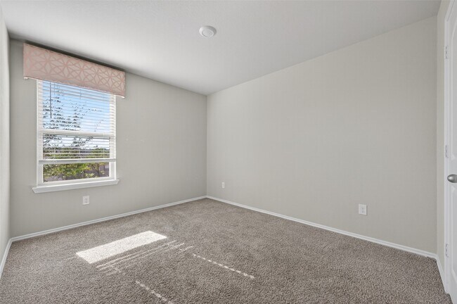 Building Photo - 14432 Sugar Pines Dr