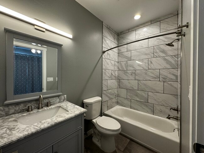 Building Photo - 844 Tijeras Ave NW