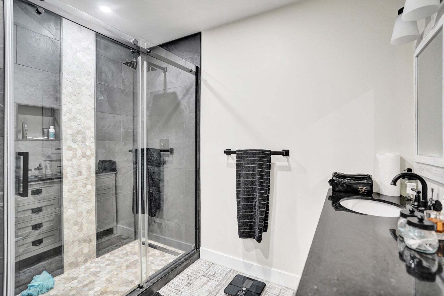 Building Photo - 8467 Dynasty Dr