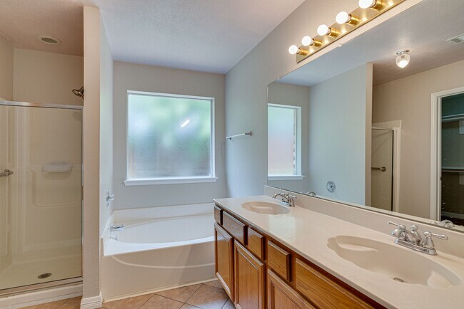 Building Photo - 6718 Valley Branch Dr
