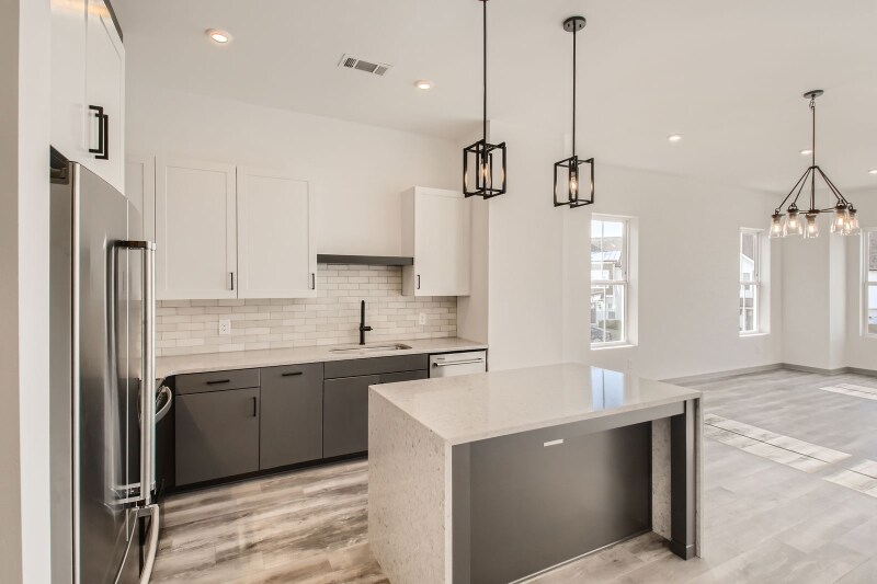 Building Photo - 5714 California Ave