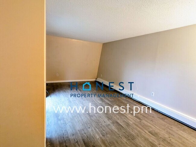 Building Photo - 1074 Hallowell Litchfield Rd