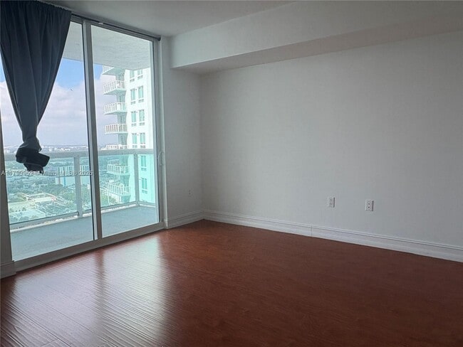 Building Photo - 1800 N Bayshore Dr