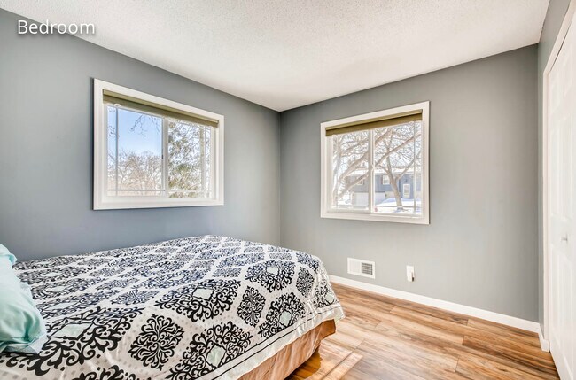 Building Photo - 14860 Upper 55th St N