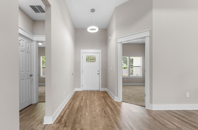 Building Photo - 5 Romana Ln