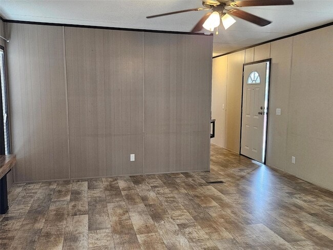 Building Photo - 136 Navasota Dr