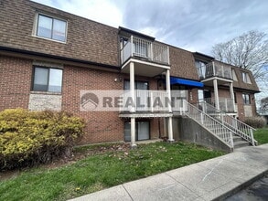Building Photo - 904 Amhurst Dr