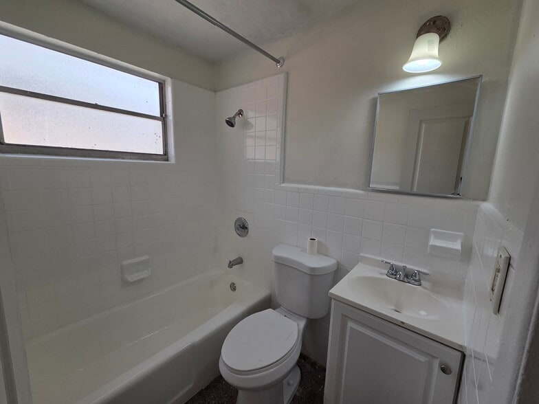 Building Photo - 8421 N 16th St