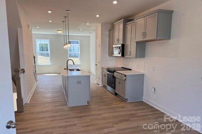 Building Photo - 5009 Layman Dr