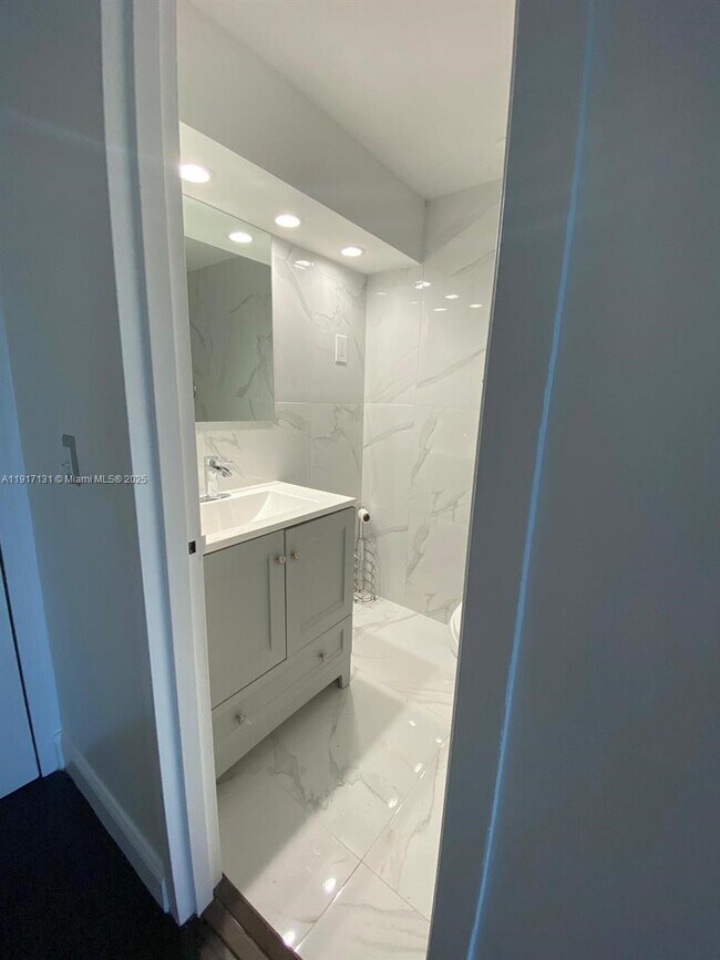 Building Photo - 7441 Wayne Ave