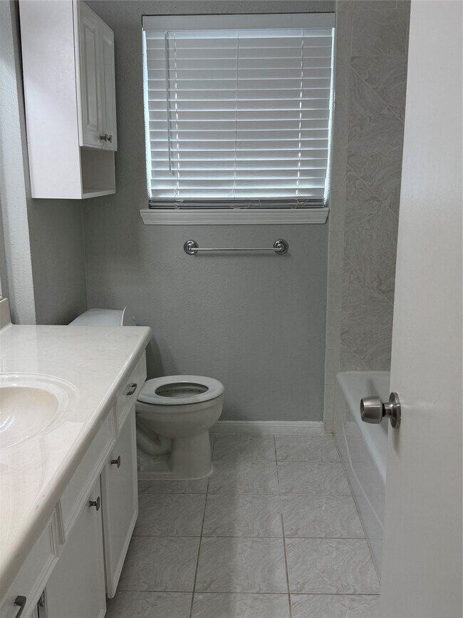 Building Photo - 11107 Sageking Dr