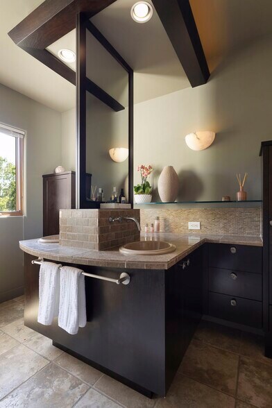 Upper level 3/4 bathroom - 745 Rice St E