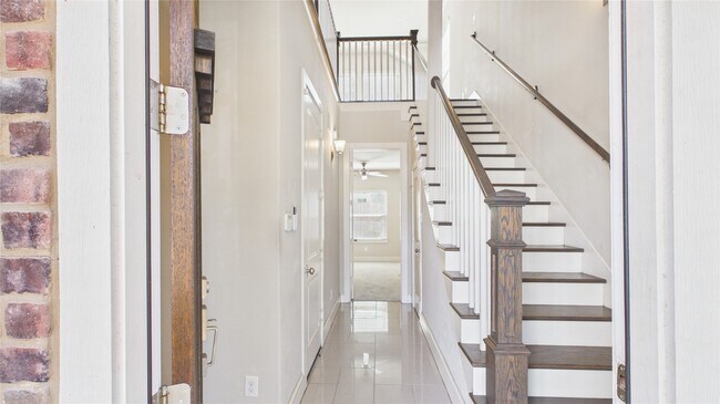 Building Photo - 2724 Rutland St