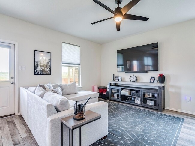 Building Photo - 624 Pepperbark Loop