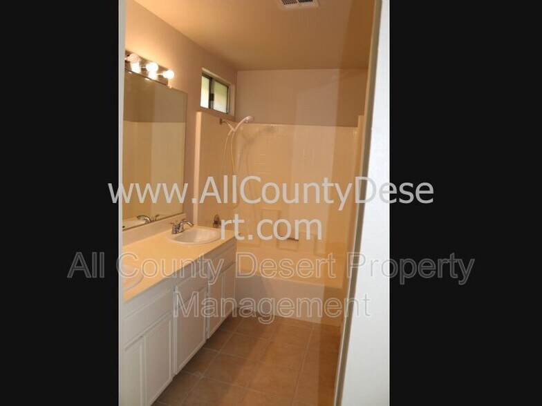 Building Photo - 52020 Avenida Mendoza