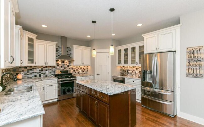 Building Photo - 760 NE Traverse Dr