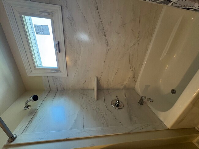 Building Photo - 601 Rumely St