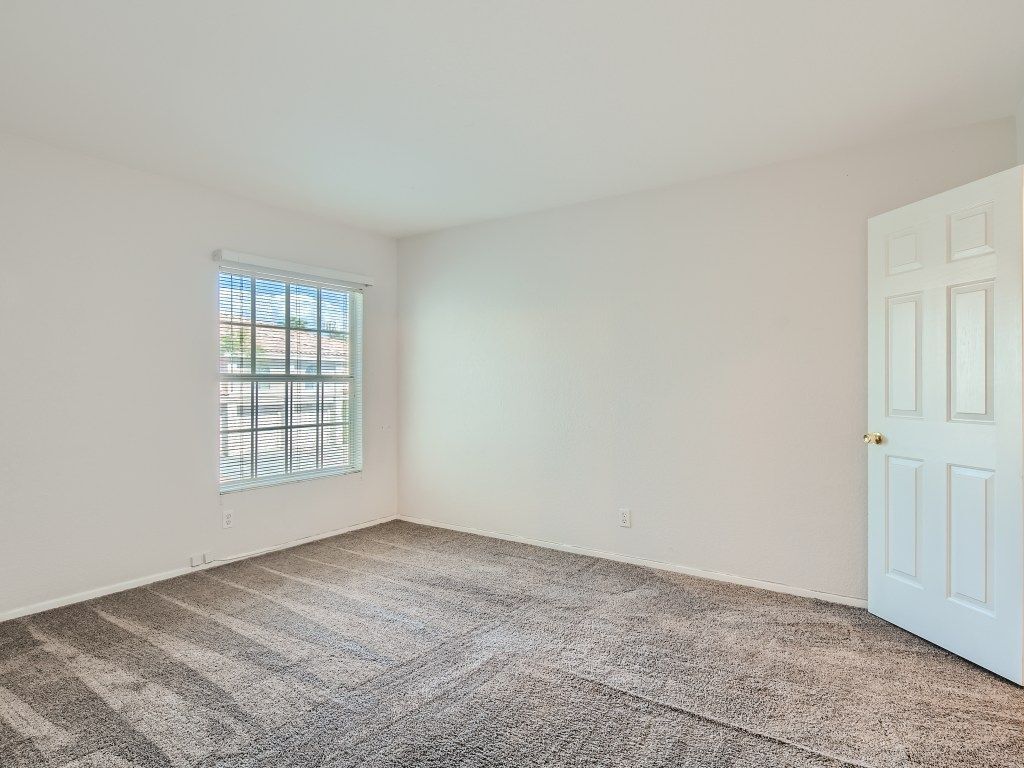 Building Photo - 1044 Grammy Dr